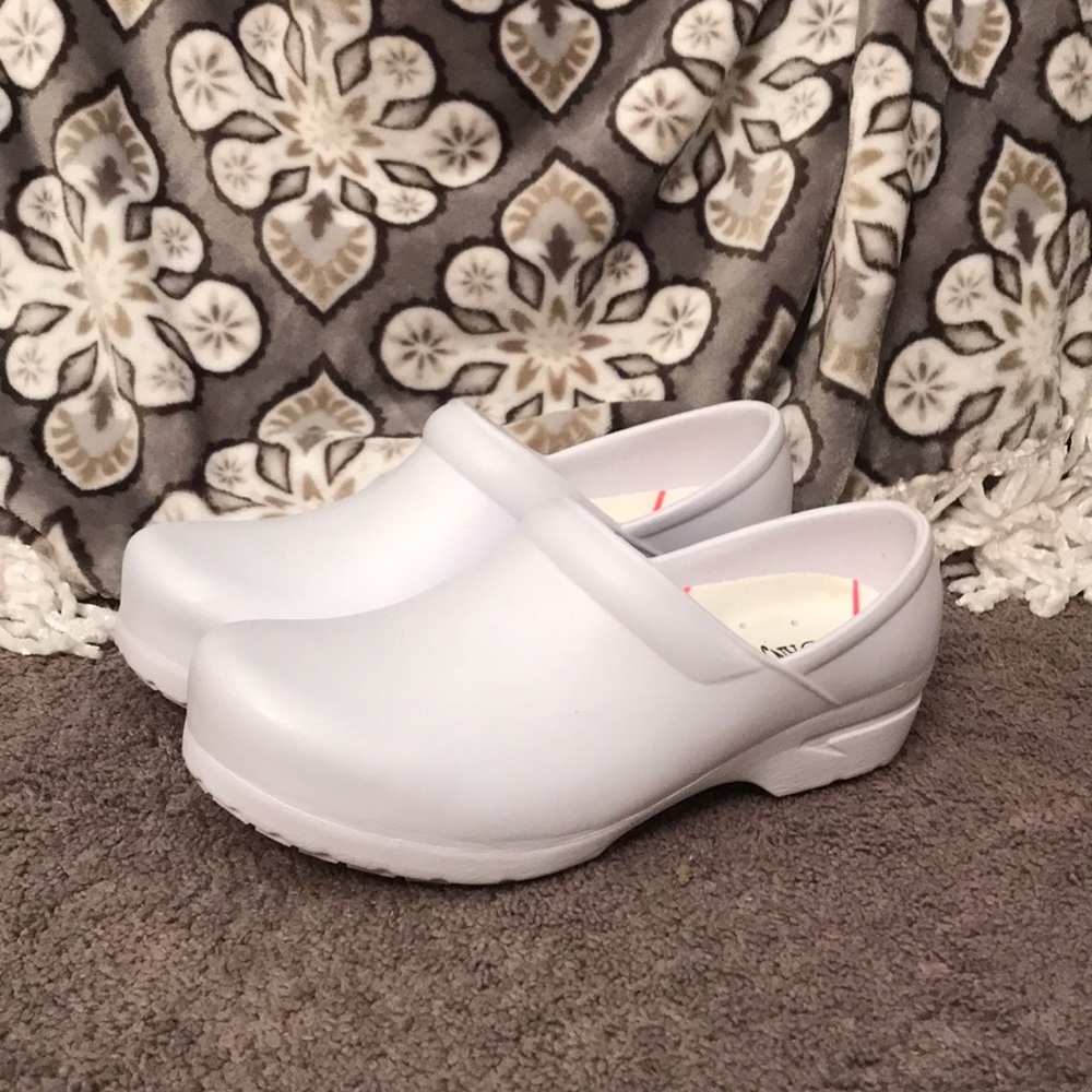 Any wear nursing shoes